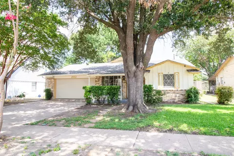 2612 Nottingham Dr, Garland, TX 75041