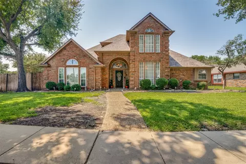 2001 Diamond Oaks Dr, Garland, TX 75044