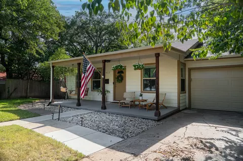 2017 Bluebonnet Dr, Fort Worth, TX 76111