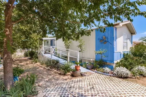 129 Ivy Ln, Roanoke, TX 76262
