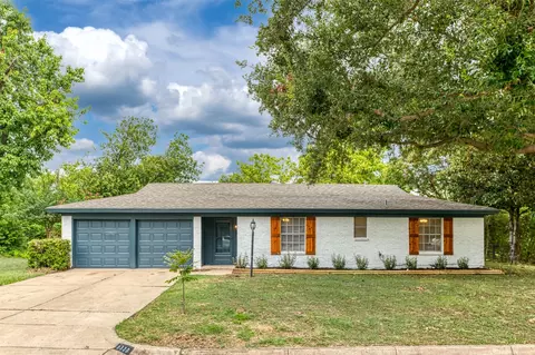 6320 Wheaton Dr, Fort Worth, TX 76133
