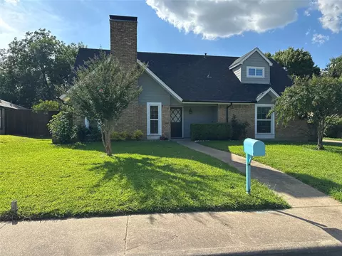 147 N Greenstone Ln, Duncanville, TX 75116
