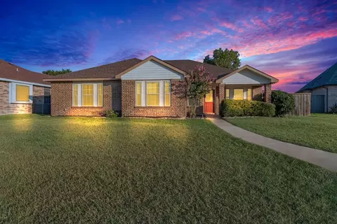 9208 Willard St, Rowlett, TX 75088