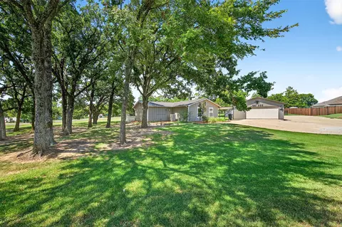 501 Kiowa Dr E, Gainesville, TX 76240
