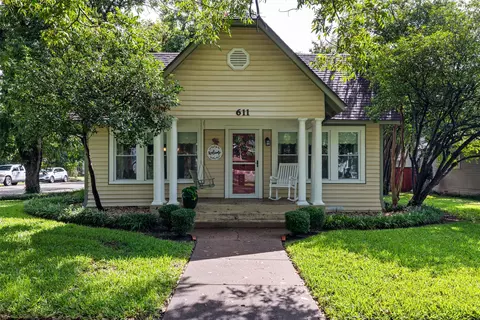 611 Forrest Ave, Cleburne, TX 76033