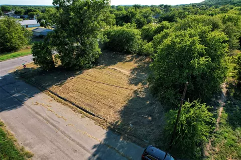 812 1st Ave, Mineral Wells, TX 76067