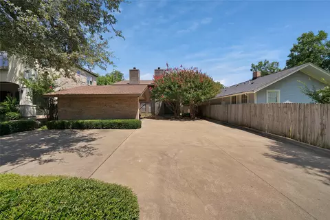 2415 Sanguinet St, Fort Worth, TX 76107