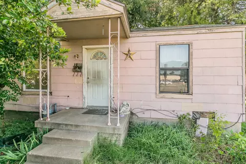2100 N Riverside Dr, Fort Worth, TX 76111