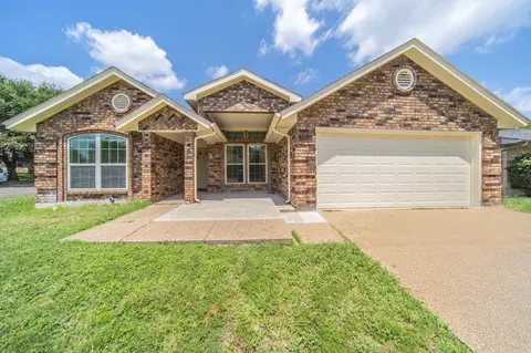 1940 Green Willow Dr, Fort Worth, TX 76134