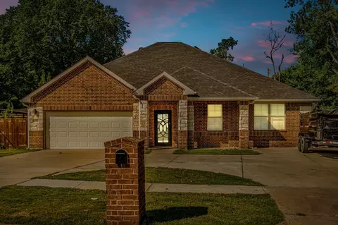 834 Short St, Grand Prairie, TX 75051