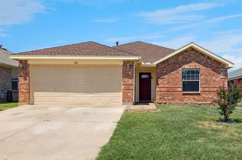 520 Elk Run Dr, Fort Worth, TX 76140