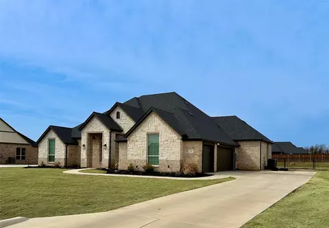 213 Stuart St, Paradise, TX 76073