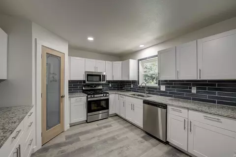 910 SE 3rd St, Grand Prairie, TX 75051