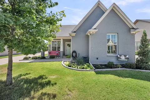 504 Kase Ct, Burleson, TX 76028