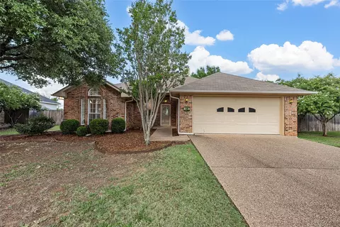 420 Alamo Dr, Mcgregor, TX 76657