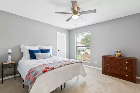 Bedroom - 508 Parker Dr, Euless, TX 76039 photo 3 of 4