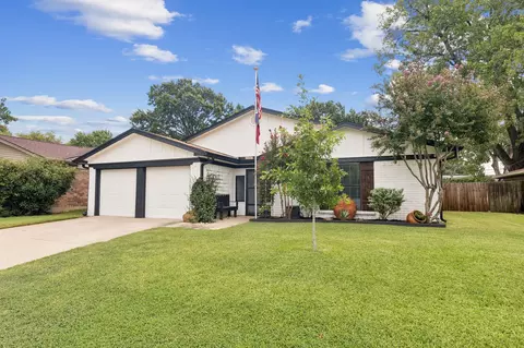 508 Parker Dr, Euless, TX 76039