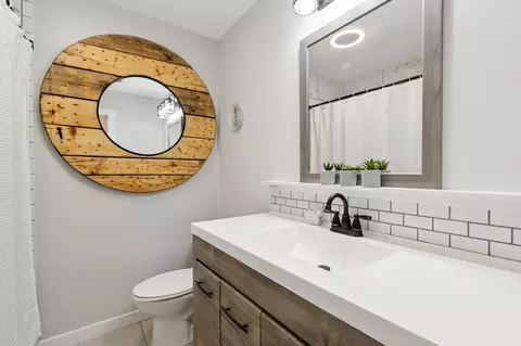 Bath - 508 Parker Dr, Euless, TX 76039 photo 4 of 4