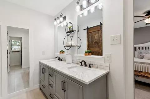 Bath - 508 Parker Dr, Euless, TX 76039 photo 1 of 4