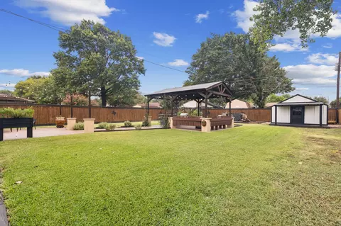 Exterior - 508 Parker Dr, Euless, TX 76039 photo 2 of 7