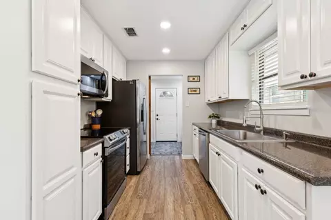 Kitchen - 508 Parker Dr, Euless, TX 76039 photo 1 of 2