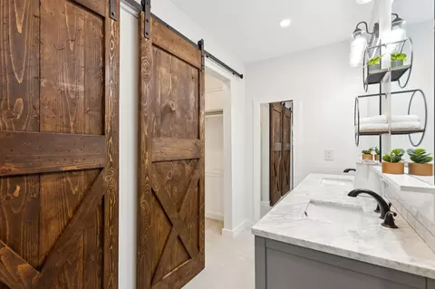 Bath - 508 Parker Dr, Euless, TX 76039 photo 3 of 4