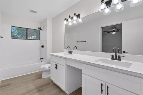 Bath - 1216 Baxter Dr, Plano, TX 75025 photo 1 of 3
