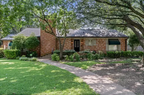 311 Sunset Dr, Cleburne, TX 76033