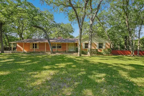 1225 W Grauwyler Rd, Irving, TX 75061