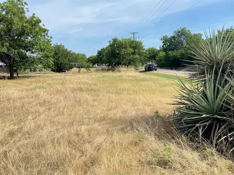 807 E 9th St, Coleman, TX 76834 photo 7