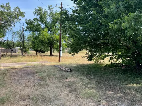 807 E 9th St, Coleman, TX 76834 photo 5