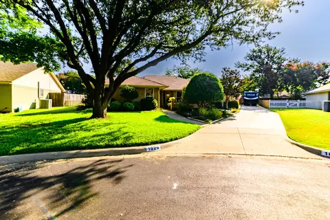 1029 Springfield St, Mansfield, TX 76063