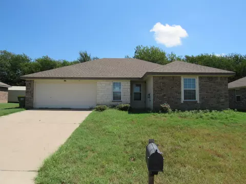 3011 Cricket Dr, Bellmead, TX 76705
