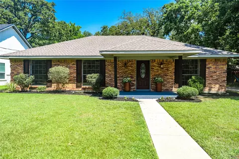 205 Cedarwood Dr, Enchanted Oaks, TX 75156