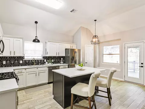 610 Dove Creek Cir, Grapevine, TX 76051