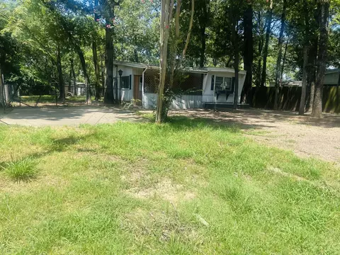 305 Live Oak Ln, Mabank, TX 75156