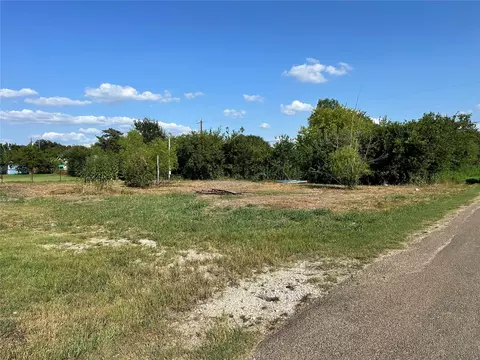 212 3rd St, Elm Mott, TX 76640