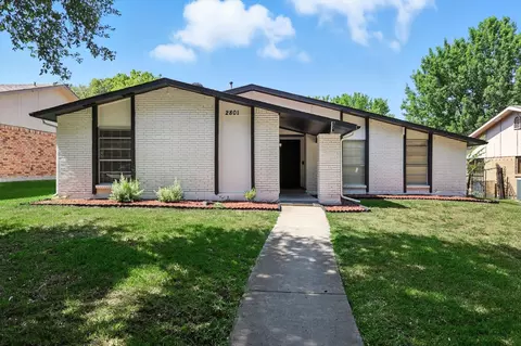2801 Ashglen Dr, Garland, TX 75043