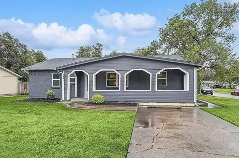 730 W Purnell Rd, Lewisville, TX 75067