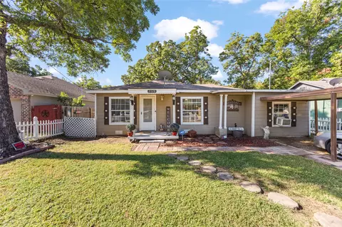 2628 Daisy Ln, Fort Worth, TX 76111