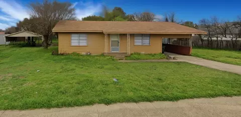 407 N 3rd St, Mabank, TX 75147