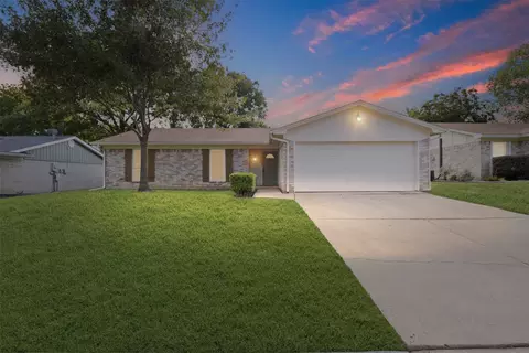 3201 Meadow Wood Ln, Bedford, TX 76021