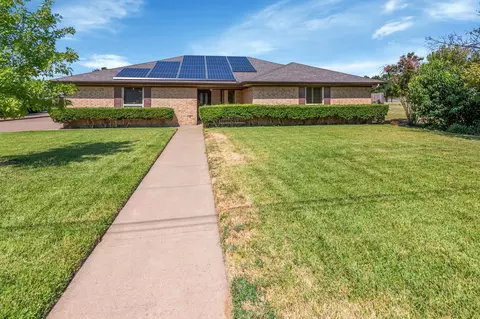 1337 Yates Dr, Hurst, TX 76053