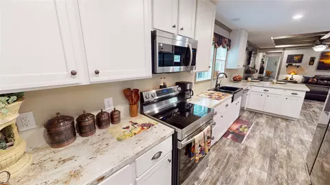 2957 Waterwood Dr, Chandler, TX 75758