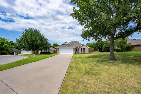 1528 Oak Tree Cir, Weatherford, TX 76086