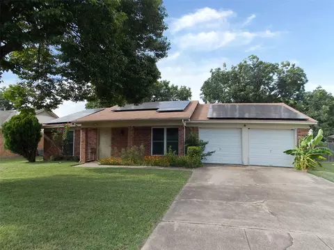 1209 Juniper Ln, Benbrook, TX 76126
