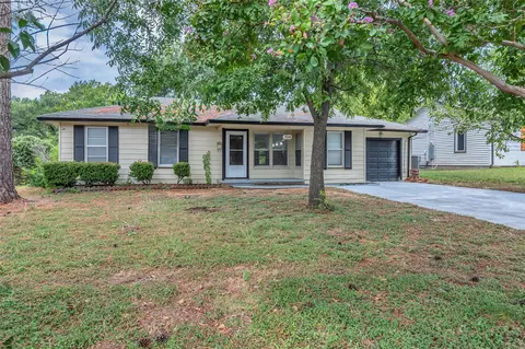704 Vine St, Euless, TX 76040