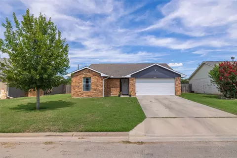 2206 8th St, Brownwood, TX 76801