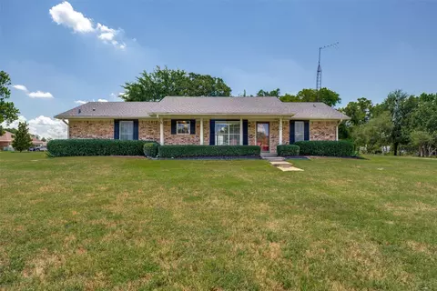 105 Mohican Trl, Gainesville, TX 76240
