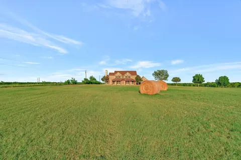 1810 Longbranch Rd, Midlothian, TX 76065